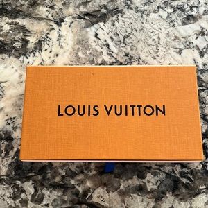 Louis Vuitton pull out box w/ cloth insert